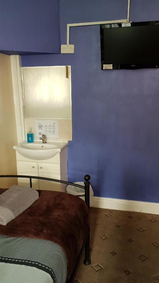 Dreibettzimmer mit Gemeinschaftsbad
